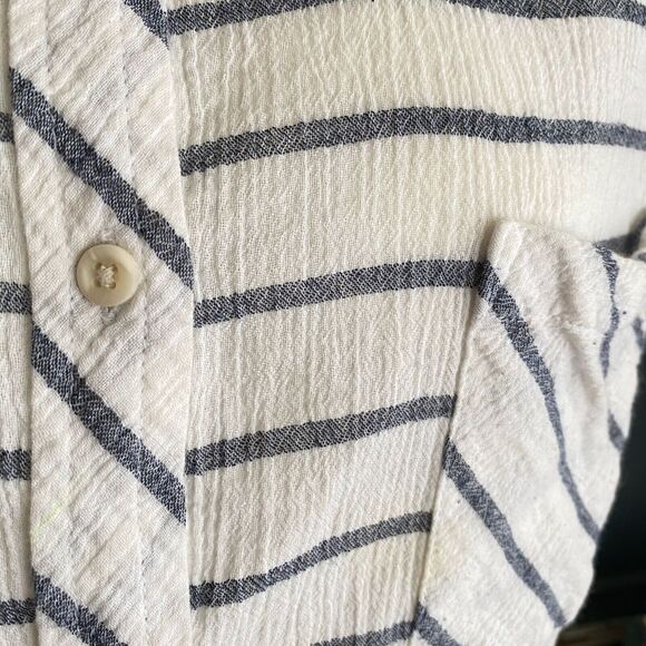 Merona Women's L Sleeveless White Blue Striped Semi Sheer Button Down Blouse - Picture 4 of 6